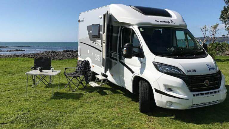 new-zealand-motorhome-hire-holidays-compare-campervans